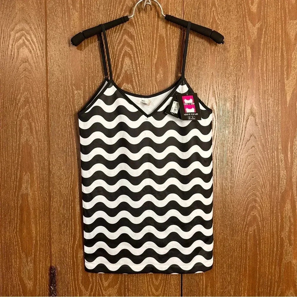 energie NWT Women's Tank Top Lg Black and White Sleeveless Stretchy Reversible - Picture 1 of 7